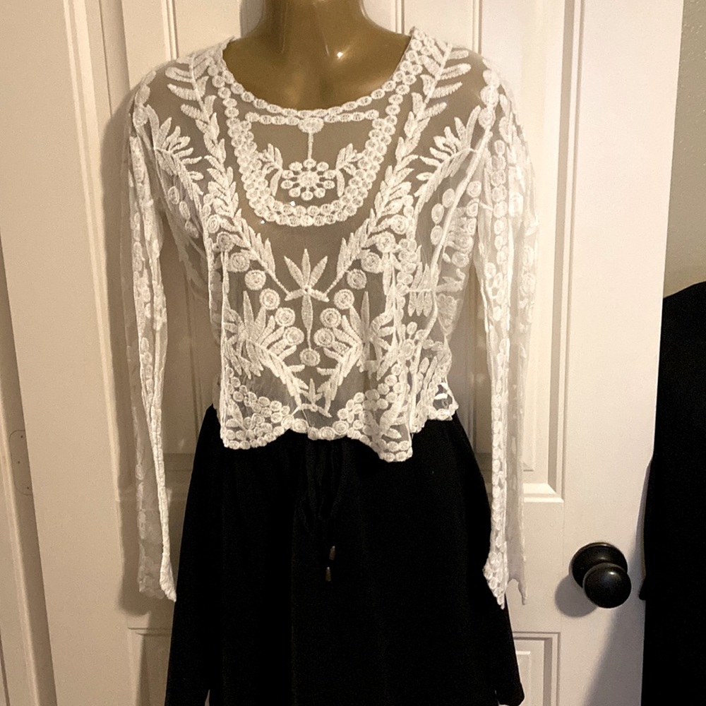 Junior sz L long sleeve lacy shell